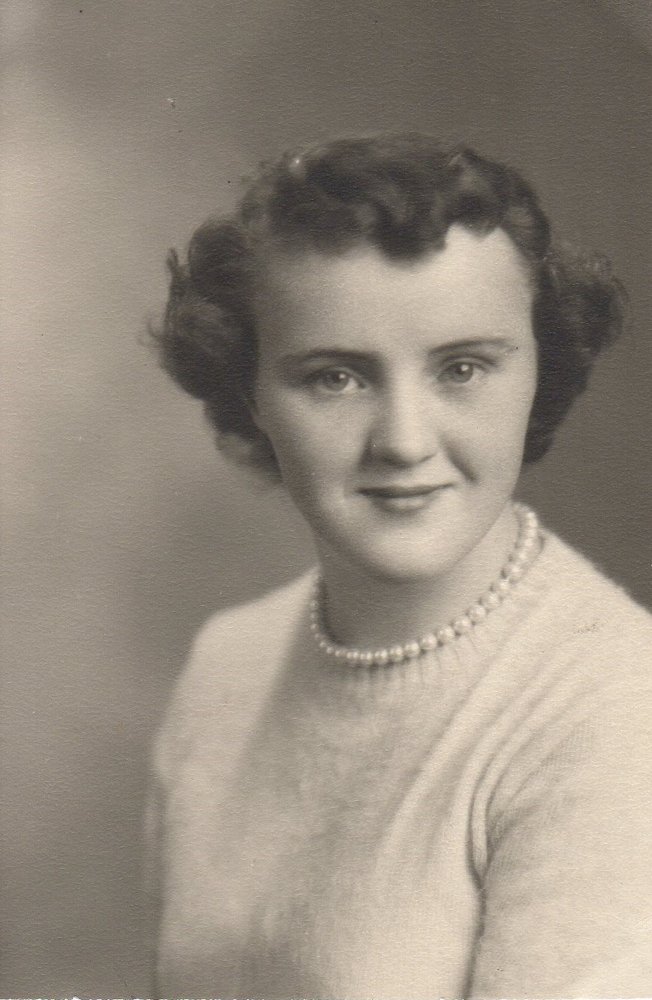 Obituary of Lois L. Davis | Funeral Homes & Cremation Services | Le...